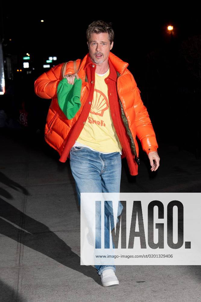 Bilder des Jahres 2023, Entertainment 01 Januar Entertainment Themen der Woche KW05 Brad Pitt Walks To Trailer On Film Set In NYC Chinatown, NY. Featuring: Brad Pitt Where: New York, New York, United States When: 30 Jan 2023 Credit: Janet Mayer startraksphoto.com Cover Images