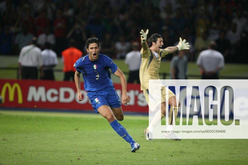 Fußball, WM 2006, Berlin, Finale, Italien - Frankreich Gianluigi Buffon, Fabio Grosso