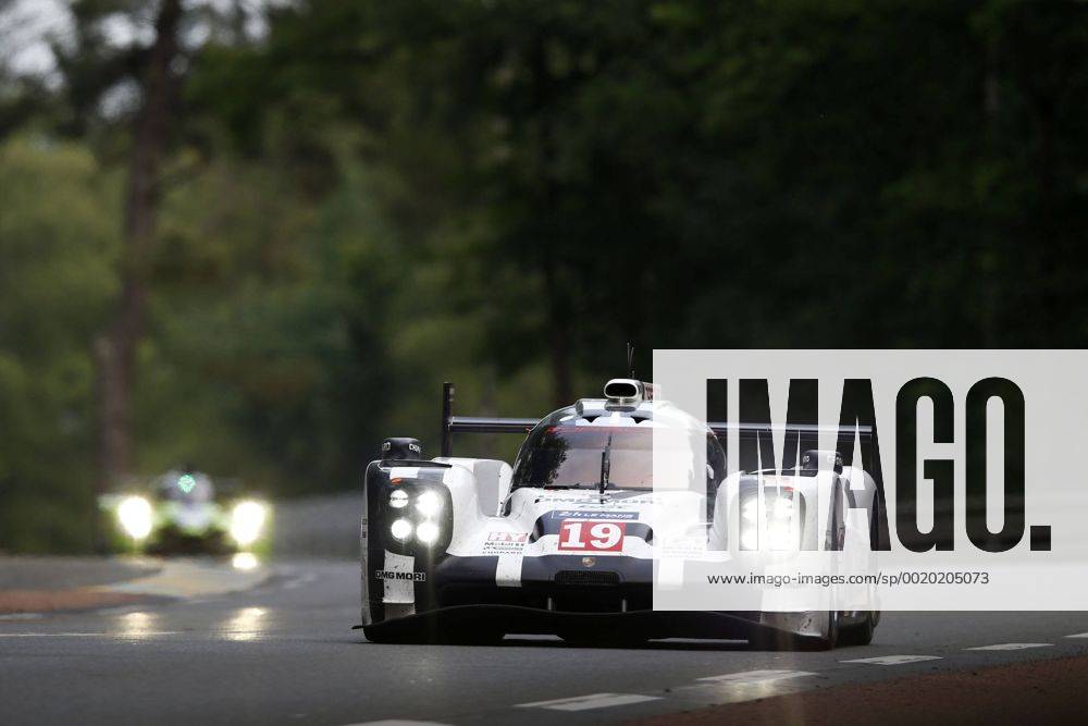 Motorsports: FIA WEC 2015: 24 Heures du Mans, Porsche 919 Hybrid, Porsche Team: Nico Huelkenberg, Earl Bamber, Nick Tandy ZWEIx