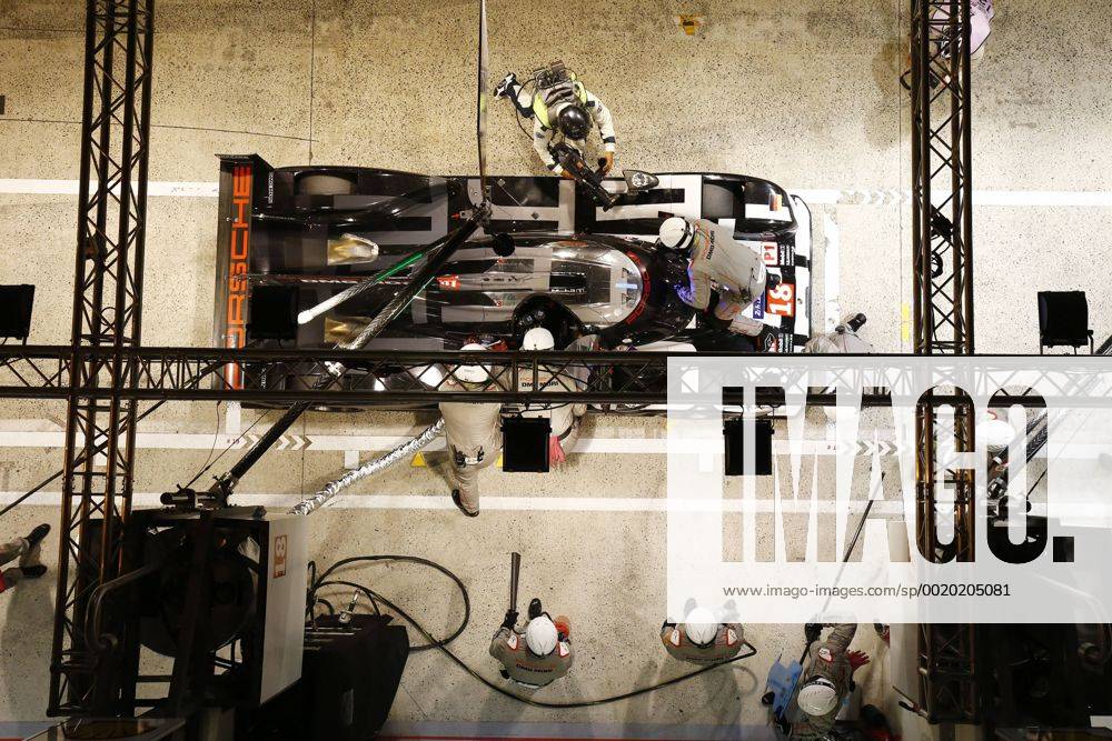 Motorsports: FIA WEC 2015: 24 Heures du Mans, Porsche 919 Hybrid, Porsche Team: Romain Dumas, Neel Jani, Marc Lieb ZWEIx