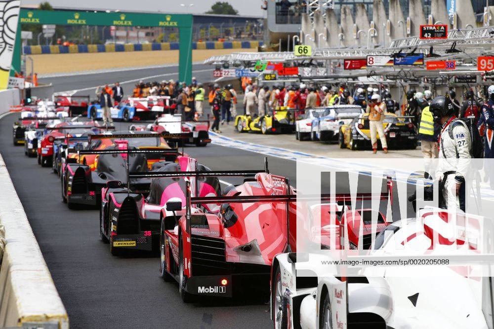 Motorsports: FIA WEC 2015: 24 Heures du Mans, Porsche 919 Hybrid, Porsche Team: Timo Bernhard, Mark Webber, Brendon Hartley ZWEIx