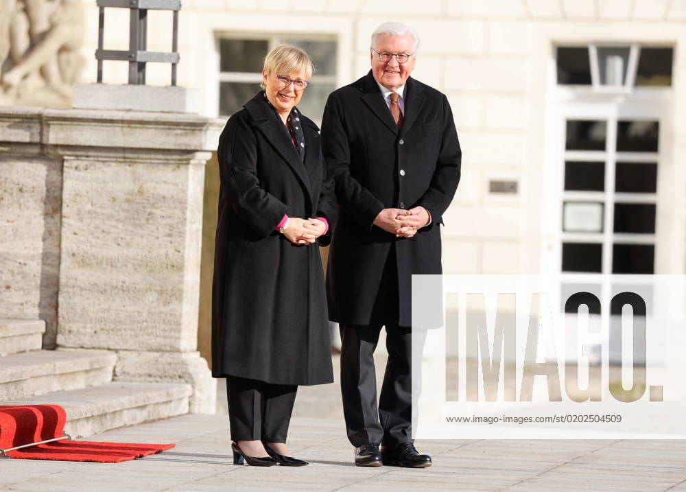 Präsidentin der Republik Slowenien, Nataöa Pirc Musar, Bundespräsident Frank-Walter Steinmeier, Deutschland, Berlin, Schloss Bellevue, Begrüßung der Präsidentin der Republik Slowenien, Nataöa Pirc Musar, mit militärischen Ehren