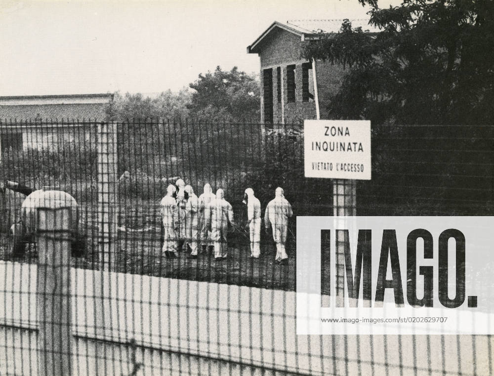 The emergency team in Seveso, where a cloud of dioxin has arrived, Italy 1976