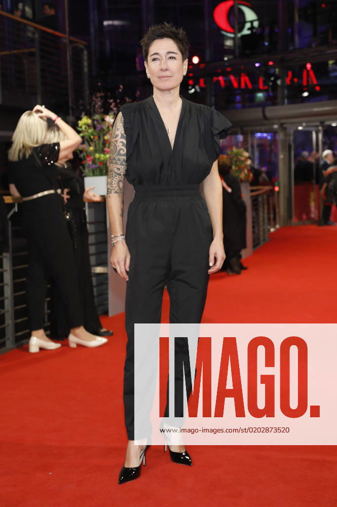Dunja Hayali bei der Festivaleröffnung und der Premiere des Kinofilms She Came to Me auf der Berlinale 2023 73. Internationale Filmfestspiele Berlin im Berlinale Palast. Berlin