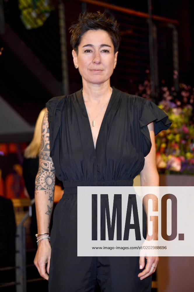 Dunja Hayali bei der Festivaleröffnung und der Premiere des Kinofilms She Came to Me auf der Berlinale 2023 73. Internationale Filmfestspiele Berlin im Berlinale Palast. Berlin