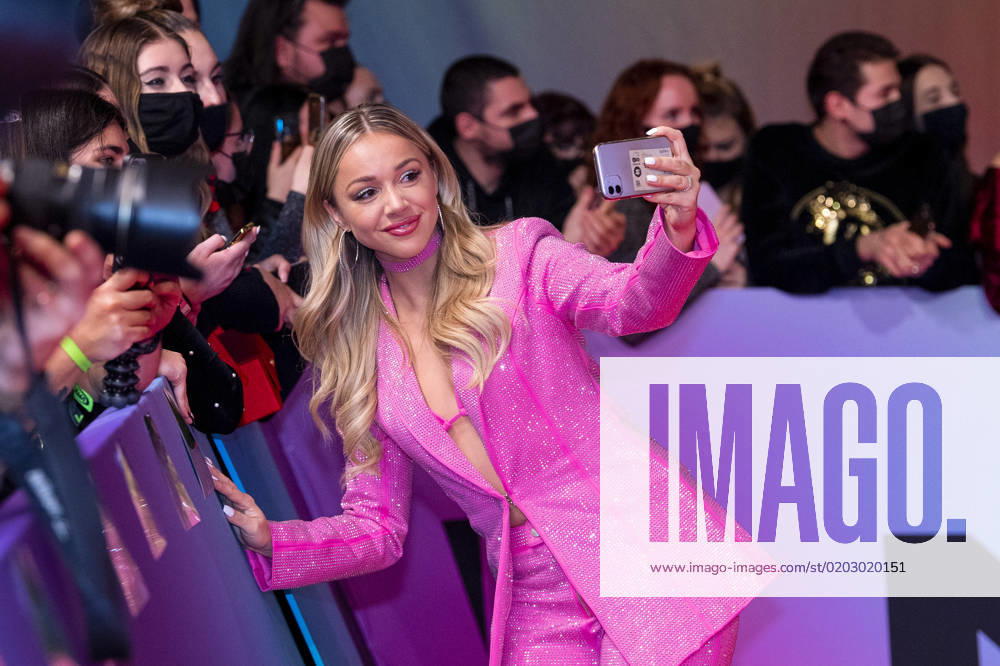 , Laszlo Papp MTV Europe Music Awards (EMA s) in de Laszlo Papp Budapest Sports Arena. Op de foto: Emma Heesters