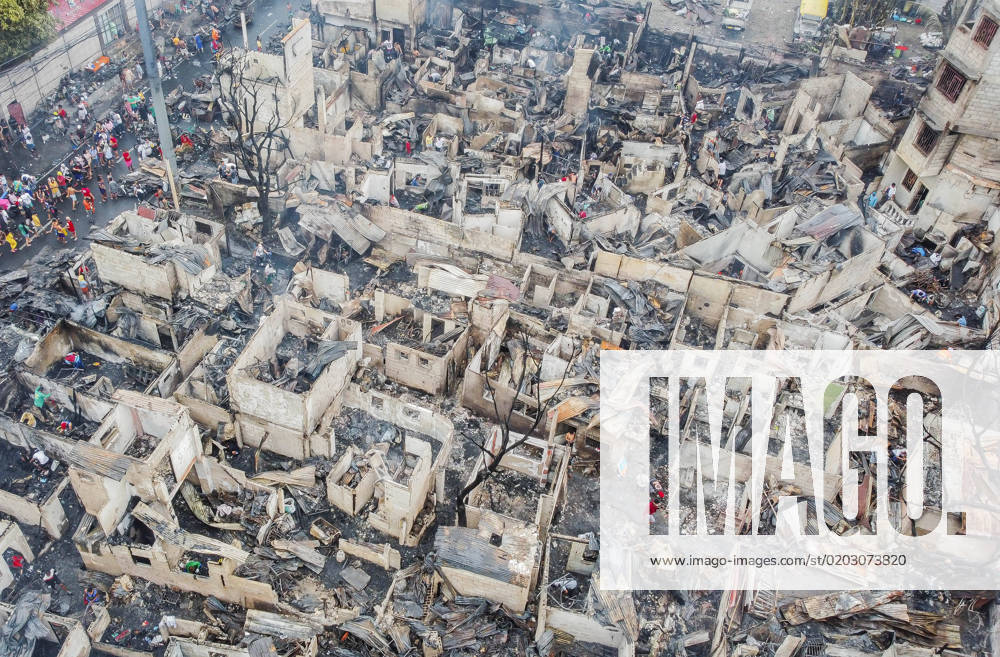 (230219) -- QUEZON CITY, Feb. 19, 2023 -- This aerial photo taken on Feb. 19, 2023 shows the charred houses after a fire at a residential area in Quezon City, the Philippines. The fire that broke out Saturday night leaves about 500 families homeless and three people injured, according to the Philippine Bureau of Fire Protection (BFP). ) PHILIPPINES-QUEZON-FIRE-AFTERMATH RouellexUmali
