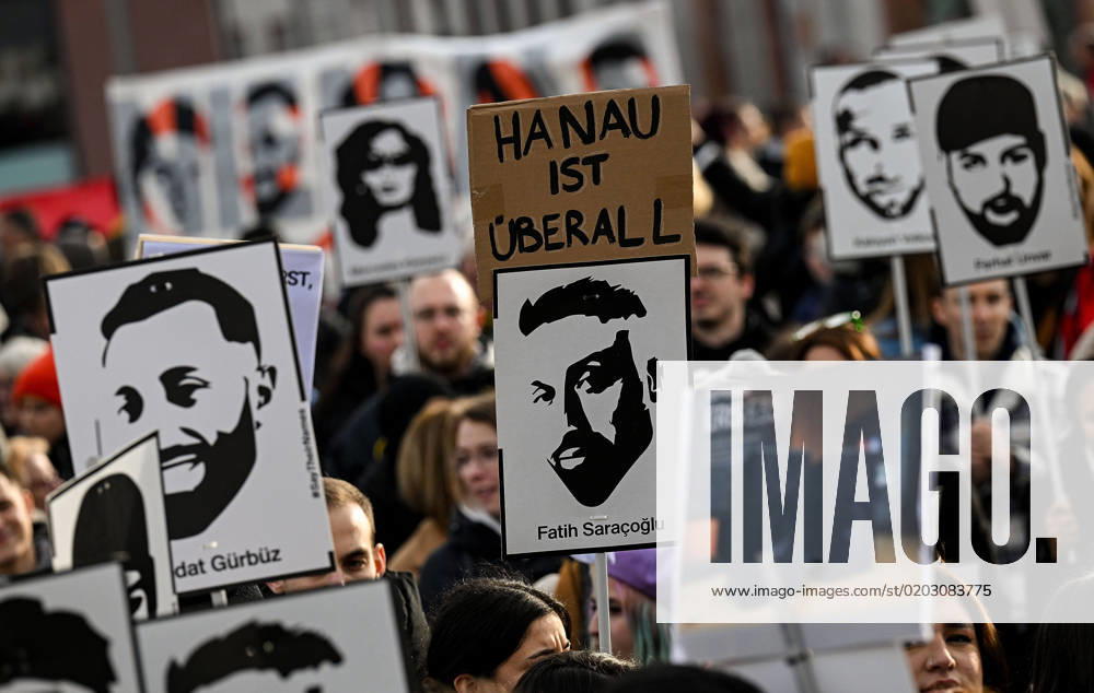 Lokal Hanau Jahrestag 19 Februar Kundgebung und Demo eines lokalen Bündnisses v.l., Hanau Hessen Deutschland (DEU) Marktplatz