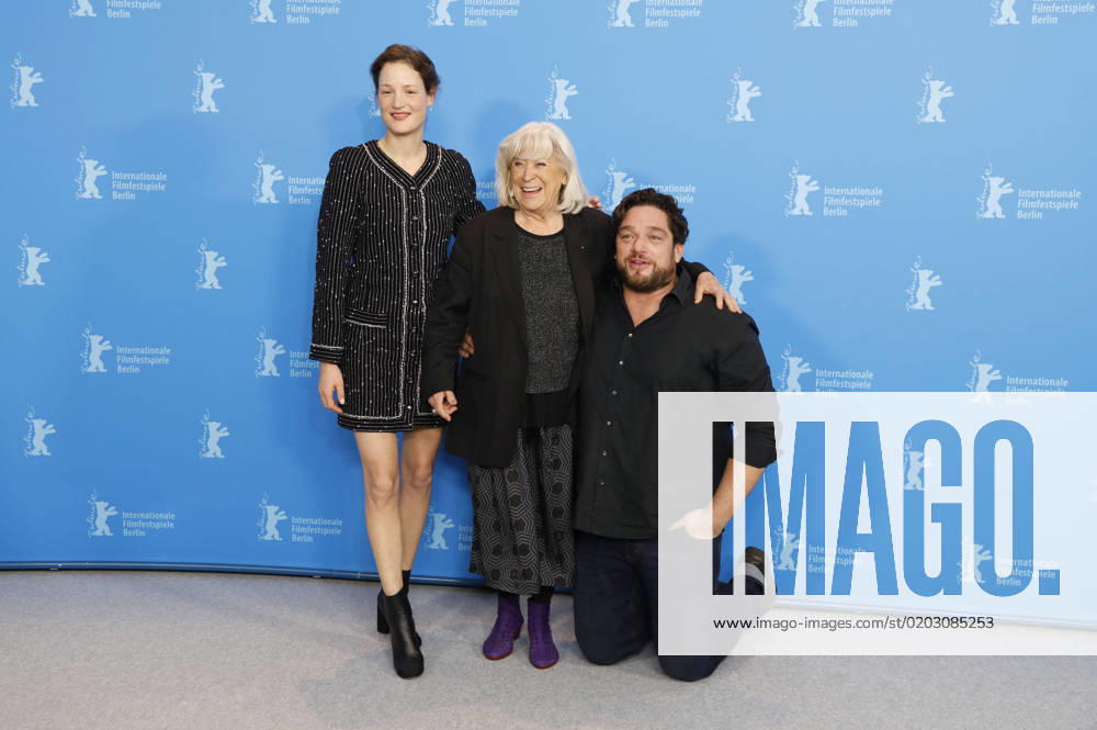 Bilder des Jahres 2023, Entertainment 02 Februar Entertainment Themen der Woche KW07 Vicky Krieps, Margarethe von Trotta und Ronald Zehrfeld beim Photocall zum Kinofilm Ingeborg Bachmann - Reise in die Wüster auf der Berlinale 2023 73. Internationale Filmfestspiele Berlin im Hotel Grand Hyatt. Berlin, 19.02.202