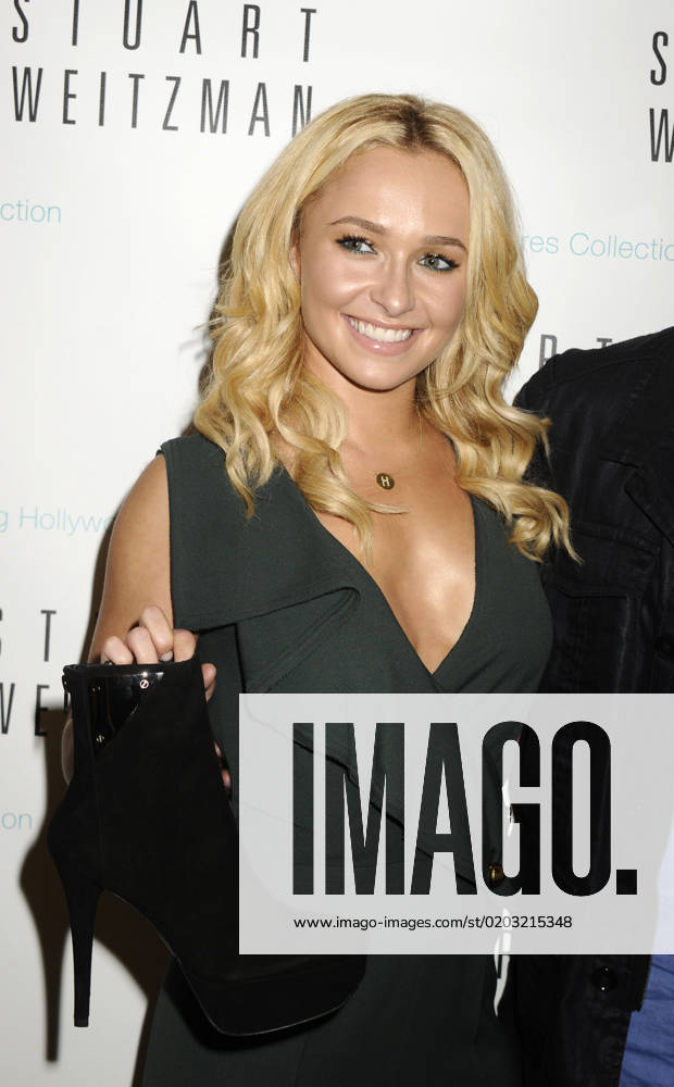 NEW YORK, NY - SEPTEMBER 08: Hayden Panettiere_Michelle Trachtenberg at the celebration during Fashion s Night Out at Stuart Weitzman. on September 8, 2011 in New York City...People: Hayden Panettiere Manhattan United States Of America - ZUMAs214 20110908_zba_s214_027