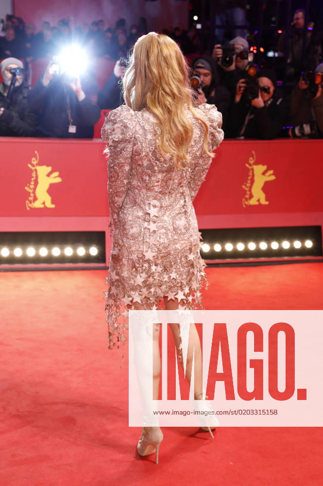 Palina Rojinski bei der Verleihung des Goldenen Ehrenbären an Steven Spielberg auf der Berlinale 2023 73. Internationale Filmfestspiele Berlin im Berlinale Palast. Berlin