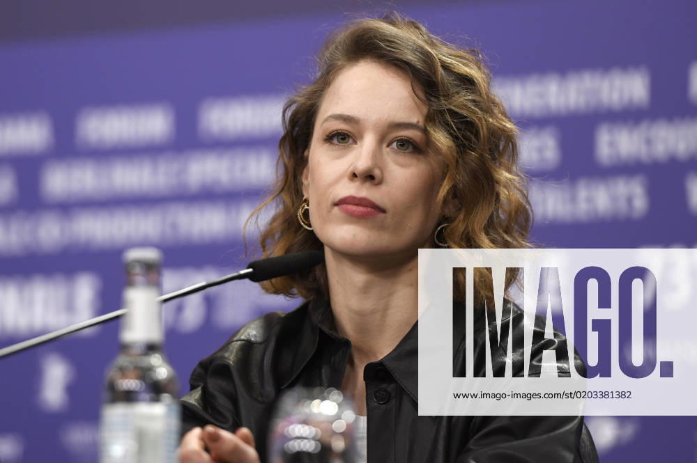 Paula Beer bei der Pressekonferenz zum Kinofilm Roter Himmel auf der Berlinale 2023 73. Internationale Filmfestspiele Berlin im Hotel Grand Hyatt. Berlin