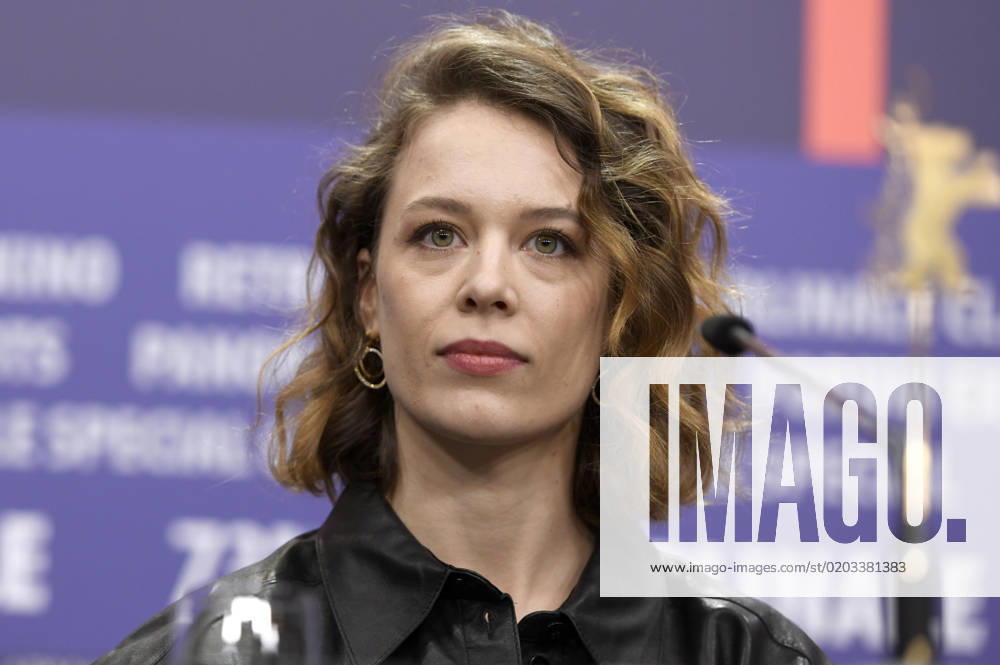 Paula Beer bei der Pressekonferenz zum Kinofilm Roter Himmel auf der Berlinale 2023 73. Internationale Filmfestspiele Berlin im Hotel Grand Hyatt. Berlin