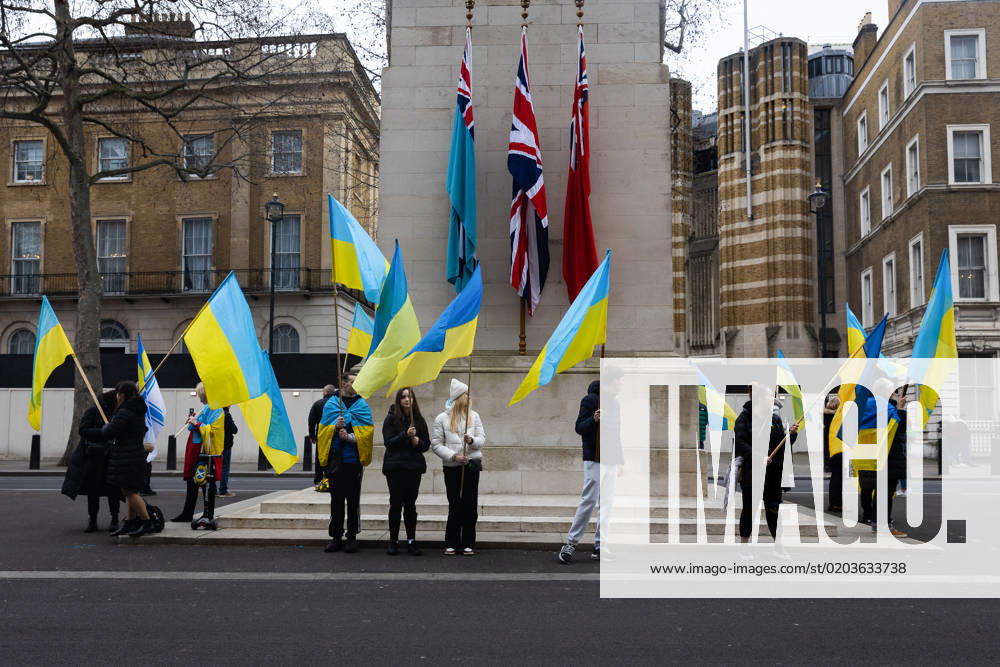 People hold Ukrainian flags as they observe a minute s silence in Whitehall opposite Downing Street in London. The world is marking the one-year anniversary of the full-scale Russian invasion of Ukraine today. London United Kingdom - ZUMAs197 20230224_zaa_s197_485