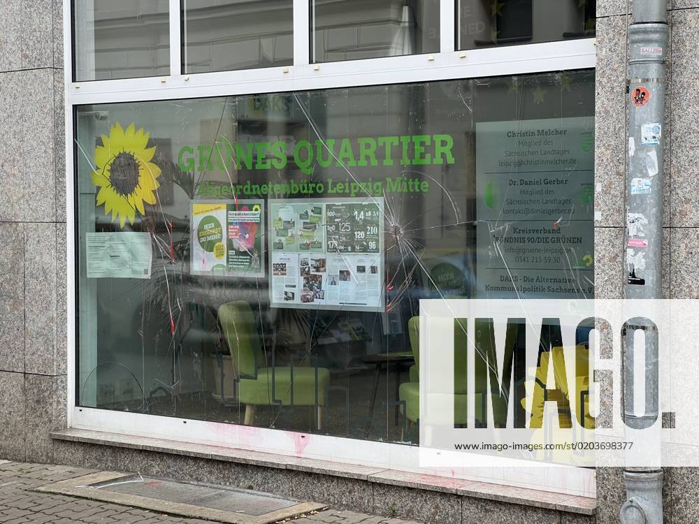 Leipzig - Graffiti an Parteibüros 24.02.2023 gegen 12 Uhr Leipzig, Heinrichstraße & Hohe Straße Fotograf: LausitzNews.de Pressemitteilung der PD Leipzig: Graffiti an Parteibüros 1. Fall Ort: Leipzig (Zentrum-Süd) Zeit: 22.02.2023, 17:00 Uhr bis 23.02.2023, 10:00 Uhr Unbekannte Tatverdächtige brachten an die Jalousien eines Abgeordnetenbüros der Partei Die Grünen ein Graffiti an. Mit roter Farbe sprühten sie einen Schriftzug in einer Größe von 2,24 x 1,40 Meter. Es entstand Sachschaden in Höhe von etwa 150 Euro. 2. Fall Ort: Leipzig (Reudnitz-Thonberg) Zeit: 22.02.2023, 15:00 Uhr bis 23.02.2023, 09:00 Uhr Einen rotfarbenen Schriftzug in der Größe von circa 3,5 m x 1,5 Meter sprühten Unbekannte an die Schaufensterscheibe des Wahlkreisb