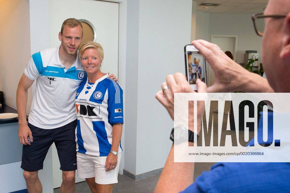 - GENT, BELGIUM: Gent s goalkeeper Matz Sels poses with a fan during the fan day of Belgian first league soccer team KAA Gent, Saturday 11 July 2015, in Gent. KURTxDESPLENTER x04662122x