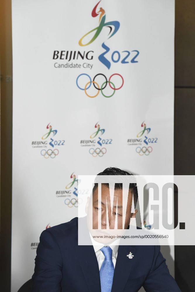 (CHINA OUT) Hou Bin, Beijing 2022 Ambassador, former Paralympic High Jump Champion and the Beijing 2022 Olympic Winter games Winterspiele Spiele Summer games Bid Committee, attends Beijing Bid Committee Press Briefing at the Traders Hotel prior to the 128th IOC Session on July 27, 2015 in Kuala Lumpur, Malaysia. CFP470873365