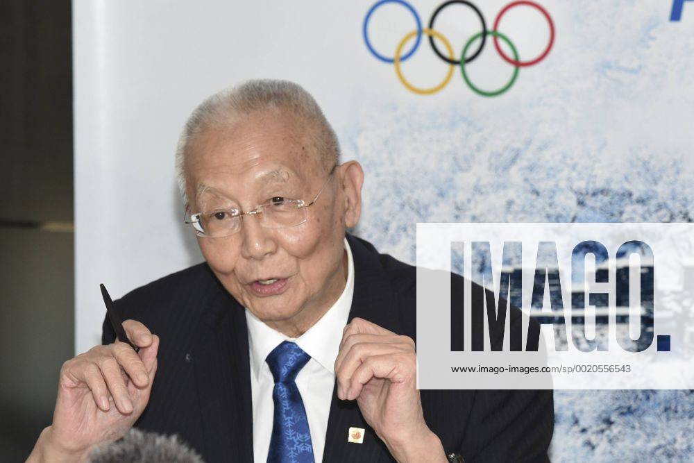 (CHINA OUT) Wei Jizhong (L), Committee Member of the Beijing 2022 Olympic Winter games Winterspiele Spiele Summer games Bid Committee, speaks during Beijing Bid Committee Press Briefing at the Traders Hotel prior to the 128th IOC Session on July 27, 2015 in Kuala Lumpur, Malaysia. CFP470873368