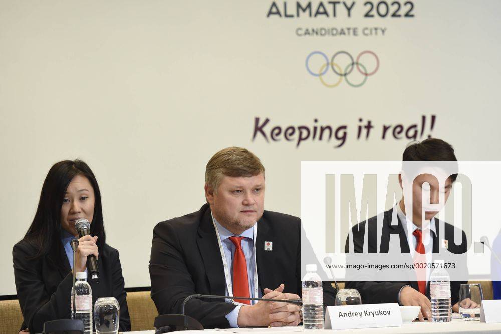 (CHINA OUT) Almaty 2022 Winter Olympics candidate city vice-chairman Andrey Kryukov (C) and Sochi 2014 Figure skating Eiskunstlauf bronze medalist Denis Ten (R) attend the Almaty Bid Committee press briefing prior to the 128th IOC Session on July 29, 2015 in Kuala Lumpur, Malaysia. CFP470917810