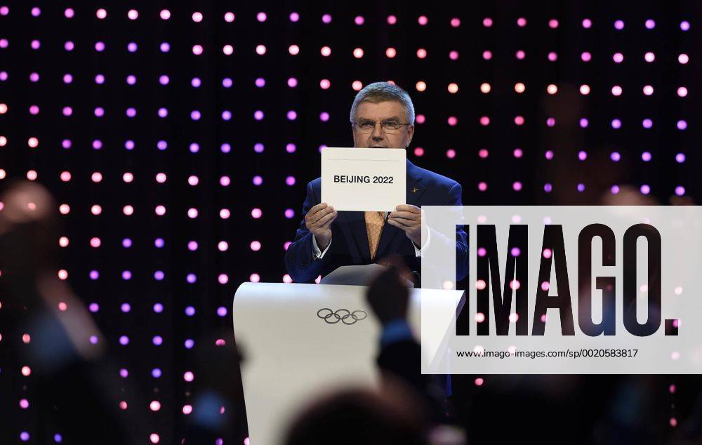 (150731) -- KUALA LUMPUR, July 31, 2015 -- President of the International Olympic Committee (IOC) Thomas Bach announces that Beijing won the bid to host the 2022 Olympic Winter games Winterspiele Spiele Summer games at the 128th International Olympic Committee session in Kuala Lumpur, Malaysia, July 31, 2015.) FOCUS (SP)MALAYSIA-KUALA LUMPUR-IOC-2022 WINTER OLYMPICS-BEIJING GongxLei