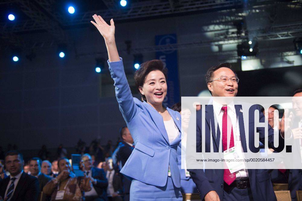 (150731) -- KUALA LUMPUR, July 31, 2015 -- Yang Lan, member of Beijing 2022 Olympic Winter games Winterspiele Spiele Summer games bid delegation, celebrates after Beijing won the bid at the 128th International Olympic Committee session in Kuala Lumpur, Malaysia, Friday, July 31, 2015. ) (SP)MALAYSIA-KUALA LUMPUR-IOC-2022 WINTER OLYMPICS-BEIJING LuixSiuxWai