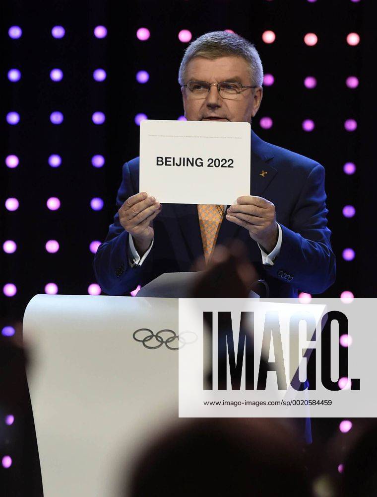 (150731) -- KUALA LUMPUR, July 31, 2015 -- President of the International Olympic Committee (IOC) Thomas Bach announces that Beijing won the bid to host the 2022 Olympic Winter games Winterspiele Spiele Summer games at the 128th International Olympic Committee session in Kuala Lumpur, Malaysia, July 31, 2015. ) (SP)MALAYSIA-KUALA LUMPUR-IOC-2022 WINTER OLYMPICS-BEIJING GongxLei