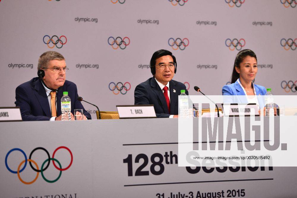 (150731) -- KUALA LUMPUR, July 31, 2015 -- Mayor of Beijing Wang Anshun (C) speaks at a joint press conference PK Pressekonferenz of IOC and the Beijing 2022 Winter Olympic Games Olympische Spiele Olympia OS bid delegation after the 128th International Olympic Committee (IOC) session at Kuala Lumpur Convention Centre (KLCC) in Kuala Lumpur, Malaysia, July 31, 2015. Beijing won the bid of 2022 Winter Olympics at the 128th International Olympic Committee session on Friday. ) (SP)MALAYSIA-KUALA LUMPUR-IOC-2022 WINTER OLYMPICS-BEIJING ChongxVoonxChung