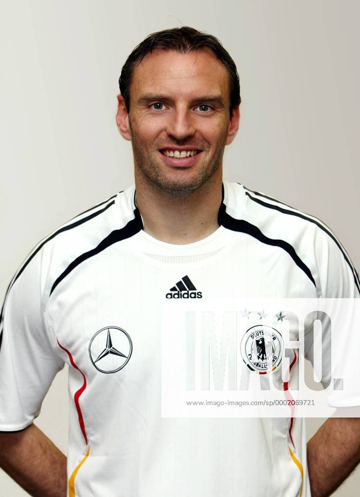 Jens Nowotny (Deutschland) Fußball WM Herren Vorschau 2006, Vorstellung, Präsentation, Pressetermin, Porträttermin Porträt Düsseldorf