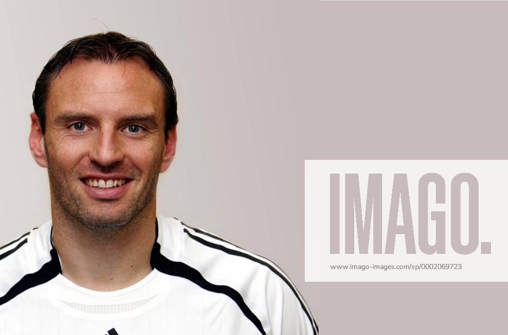 Jens Nowotny (Deutschland) Fußball WM Herren Vorschau 2006, Vorstellung, Präsentation, Pressetermin, Porträttermin Porträt Düsseldorf