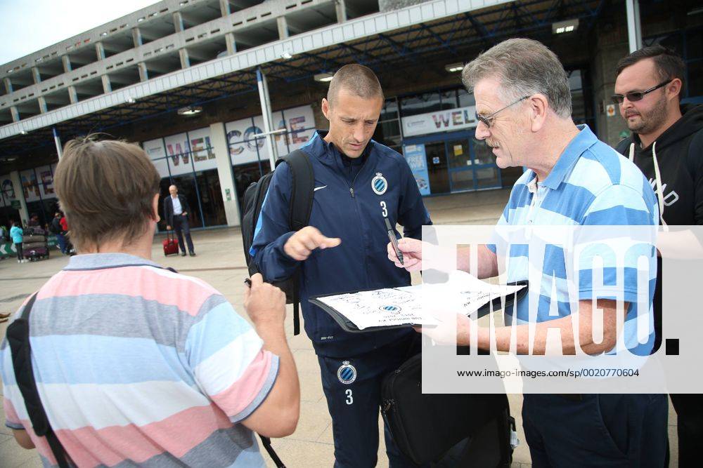 - MANCHESTER, UNITED KINGDOM: Club s Timmy Simons pictured at the arrival of Club Brugge, at Manchester Airport, England, Monday 17 August 2015. Belgian first league soccer team Club Brugge will play tomorrow the first leg game of the play-offs of the Uefa Champions League competition against British soccer club Manchester United ManU BRUNOxFAHY x04682173x