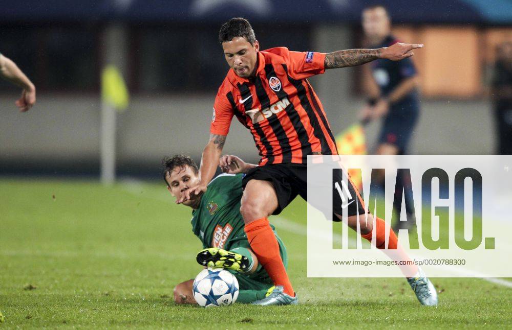 SOCCER - CL play off, Rapid vs Shakhtar VIENNA,AUSTRIA,19.AUG.15 - SOCCER - UEFA Champions League, play off, SK Rapid Wien vs FC Shakhtar Donetsk. Image shows Louis Schaub (Rapid) and Marlos (Shakhtar). Keywords: Wien Energie. GEPAxpictures xPhilippxBrem