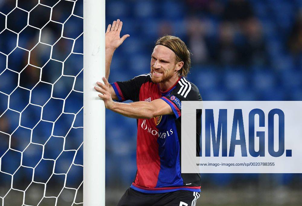 Champions League Saison 2015 2016 Qualifikation 19.08.2015 FC Basel - Maccabi Tel Aviv Michael Lang (FC Basel) enttaeuscht nach vergebener Torchance