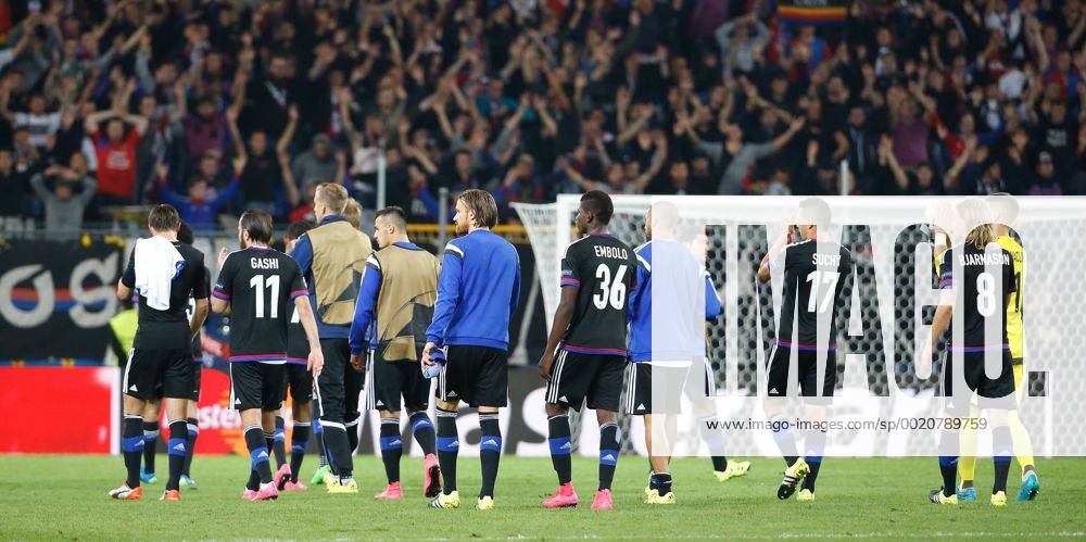 St Jakob Park Basel ,SCHWEIZ , Saison 2015 2016 Herren Fussball UEFA Champions League Quali Hinspiel FC Basel - Maccabi Tel Aviv Entäuschung bei den Baslern nach dem Spiel ua, Shkelzen Gashi , Michael Lang , Donald Breel Embolo , Marek Suchy und Birkir Bjarnason