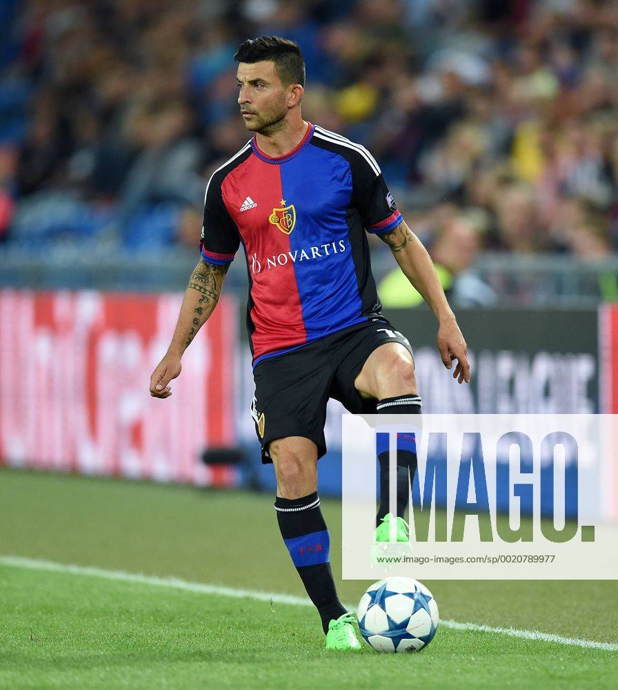 Champions League Saison 2015 2016 Qualifikation 19.08.2015 FC Basel - Maccabi Tel Aviv Behrang Safari (FC Basel) am Ball