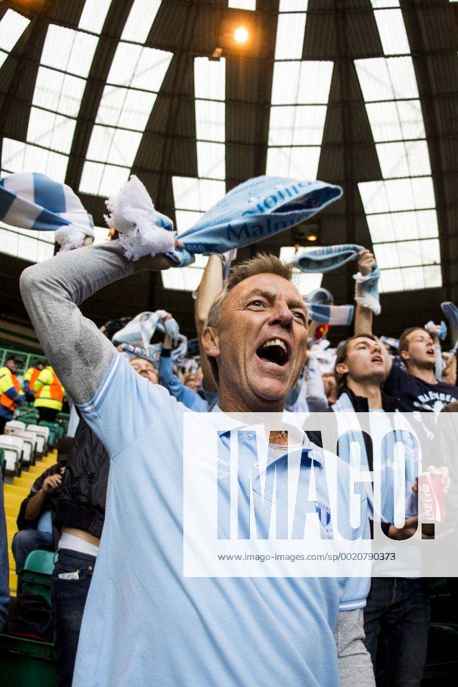 Aug. 19, 2015 - Glasgow, Skottland - 150819 Malmö FFs supportrar under fotbollsmatchen mellan Celtic och Malmö FF i kvalet till Champions League den 19 augusti 2015 i Glasgow..Foto: News - Aug. 19, 2015 - ZUMAb138