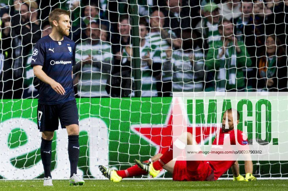 Aug. 19, 2015 - Glasgow, Skottland - 150819 Malmö FFs Rasmus Bengtsson och malvakt Johan Wiland deppar efter 2-0 under fotbollsmatchen mellan Celtic och Malmö FF i kvalet till Champions League den 19 augusti 2015 i Glasgow..Foto: News - Aug. 19, 2015 - ZUMAb138
