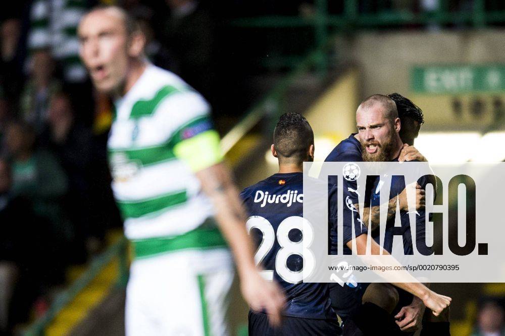 Aug. 19, 2015 - Glasgow, Skottland - 150819 Malmö FFs Jo Inge Berget jublar mot Nikola Djurjic efter sitt 3-1 mal och Celtics Scott Brown deppar under fotbollsmatchen mellan Celtic och Malmö FF i kvalet till Champions League den 19 augusti 2015 i Glasgow..Foto: News - Aug. 19, 2015 - ZUMAb138