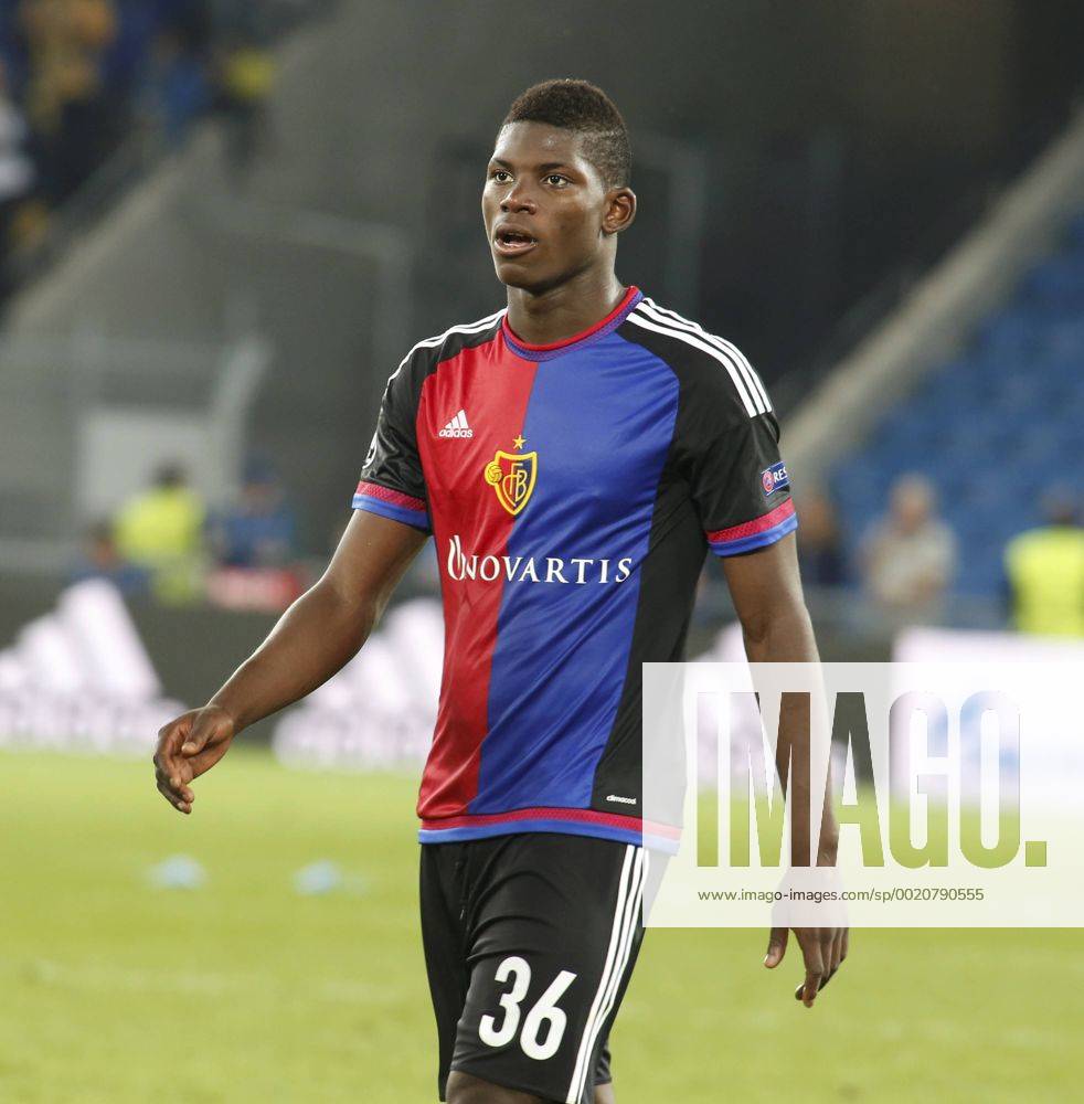 Basel Schweiz Fussball Herren Champions League Qualifikation Staion St.Jakob Park FC Basel - Maccabi Tel-Aviv FC Bild zeigt Basels Breel Embolo Einzelbild Gestik Foto