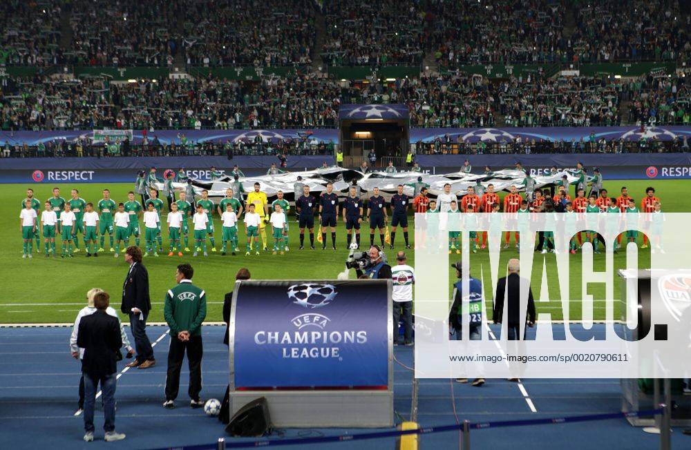SOCCER - CL play off, Rapid vs Shakhtar VIENNA,AUSTRIA,19.AUG.15 - SOCCER - UEFA Champions League, play off, SK Rapid Wien vs FC Shakhtar Donetsk. Image shows the team of Rapid and the team of Donetsk. Keywords: Wien Energie. GEPAxpictures xWalterxLuger