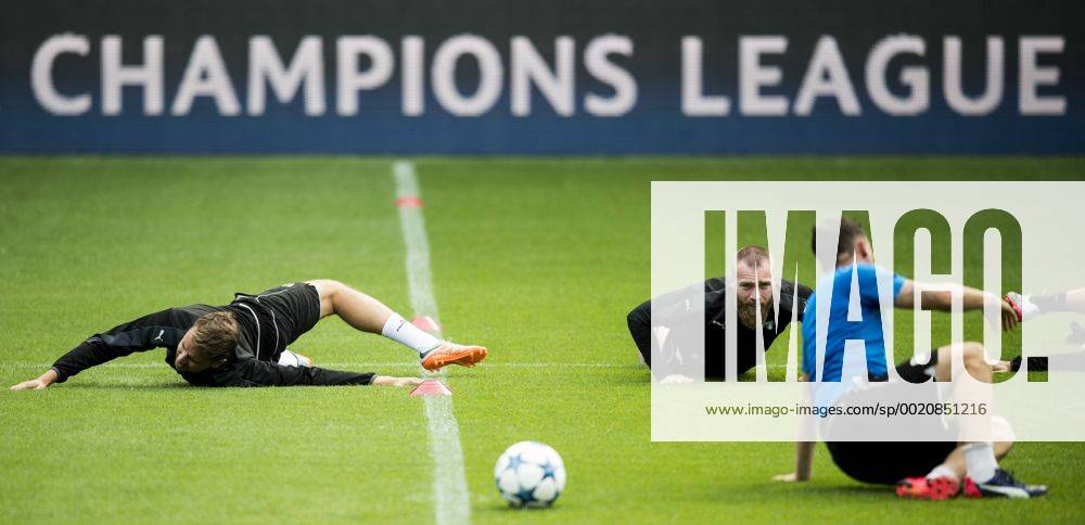 Aug. 24, 2015 - Malmö, Sverige - 150824 Malmö FFs Kari Arnason och Jo Inge Berget during practice session of Malmö FF for the Champions League Playoff match. - ZUMAb138