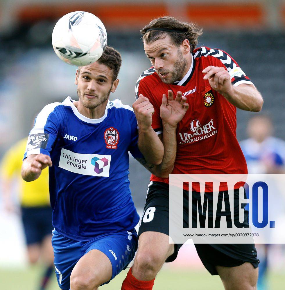 Aspach Fußball SG Sonnenhof Großaspach vs. FC Rot-Weiß Erfurt, v.l. Luka Odak (Erfurt), Timo Röttger (Großaspach)