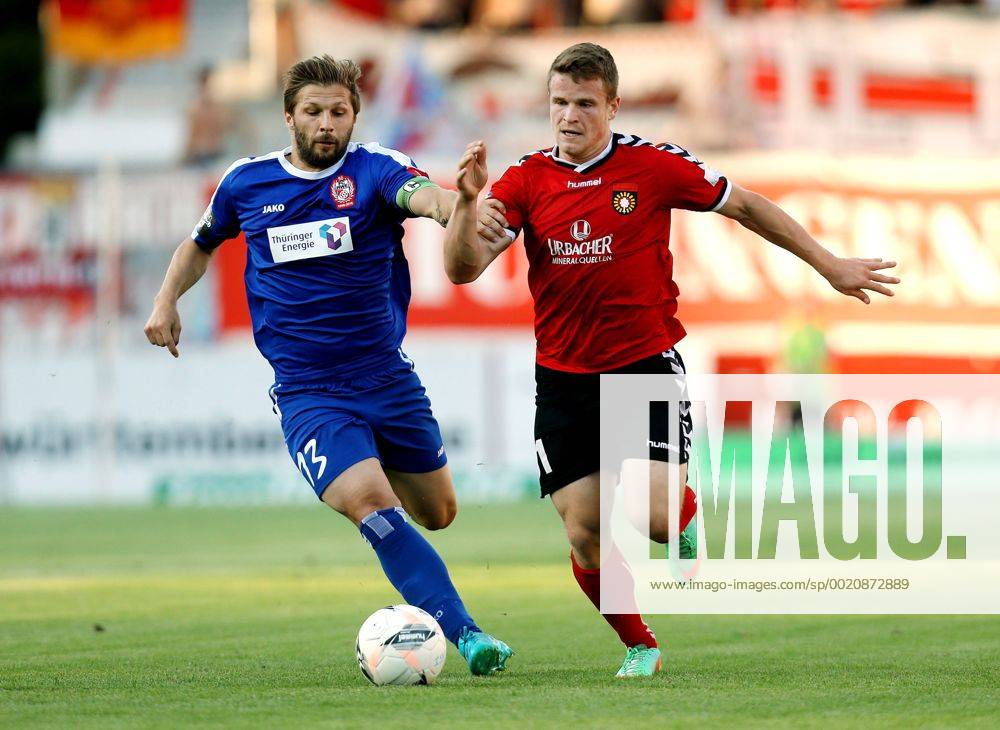 Aspach Fußball SG Sonnenhof Großaspach vs. FC Rot-Weiß Erfurt, v.l. Sebastian Tyrala (Erfurt), Michele-Claudio (Großaspach)