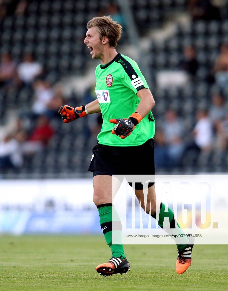 Aspach Fußball SG Sonnenhof Großaspach vs. FC Rot-Weiß Erfurt, Philipp Klewin (Erfurt) jubelt über den Ausgleichtreffer zum 2:2