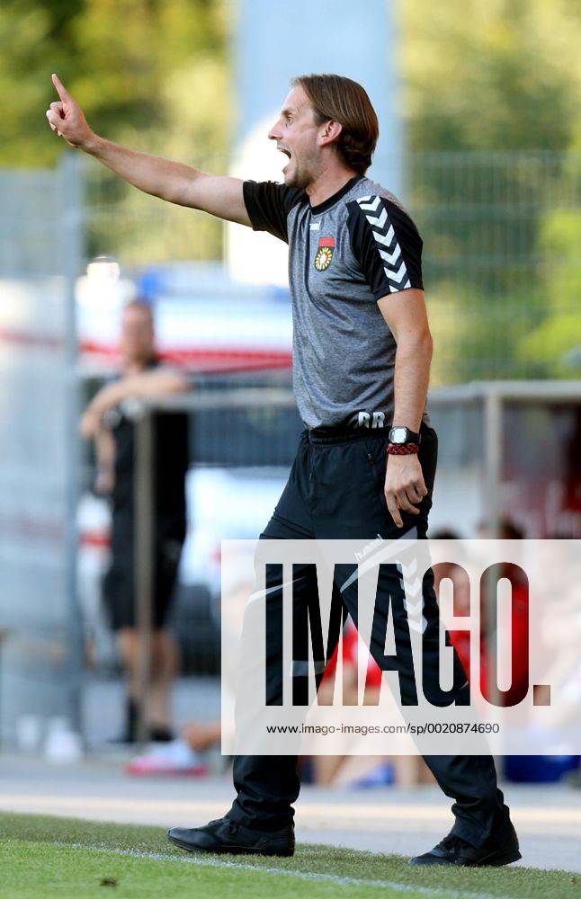 Aspach Fußball SG Sonnenhof Großaspach vs. FC Rot-Weiß Erfurt, Trainer Rüdiger Rehm (Großaspach)