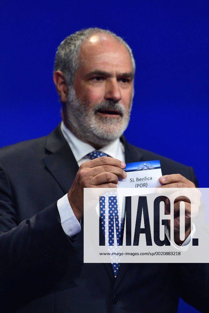 Aug. 27, 2015 - Monaco, Monaco - ANDONI ZUBIZARRETA shows the draw result of SL Benfica during the UEFA Champions League Draws 2015 - 16 at Grimaldi Forum. Soccer 2015 - UEFA Champions League 2015 - 16 Draw - ZUMAm119