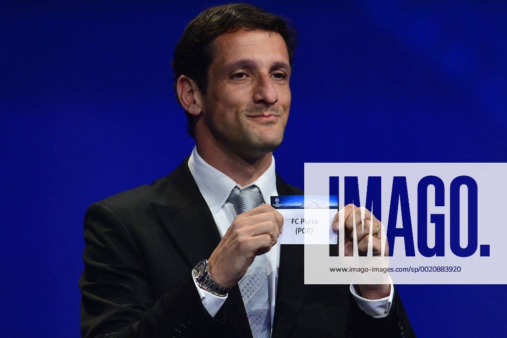 Aug. 27, 2015 - Monaco, Monaco - JULIANO BELLETTI ex Barcelona soccer player shows the draw result of FC Porto during the UEFA Champions League Draws 2015 - 16 at Grimaldi Forum. Soccer 2015 - UEFA Champions League 2015 - 16 Draw - ZUMAm119