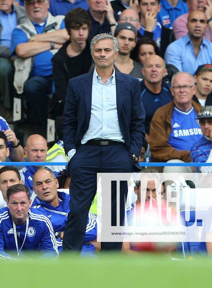 Chelsea s Jose Mourinho looks on dejected Barclays Permier League - Chelsea vs Crystal Palace - Stamford Bridge - England - 29th August 2015 - Picture David Klein Sportimage .
