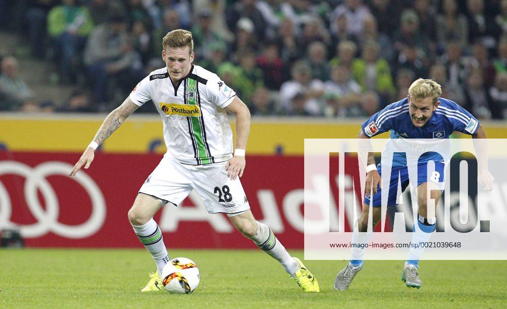 Mönchengladbach, Borussiapark, 11.09.15: Andre Hahn (Bor. Mönchengladbach) (L) gegen Lewis Holtby (Hamburger SV) im Spiel der 1. Bundesliga zwischen Borussia Mönchengladbach vs. Hamburger SV in der Saison 2015 2016.