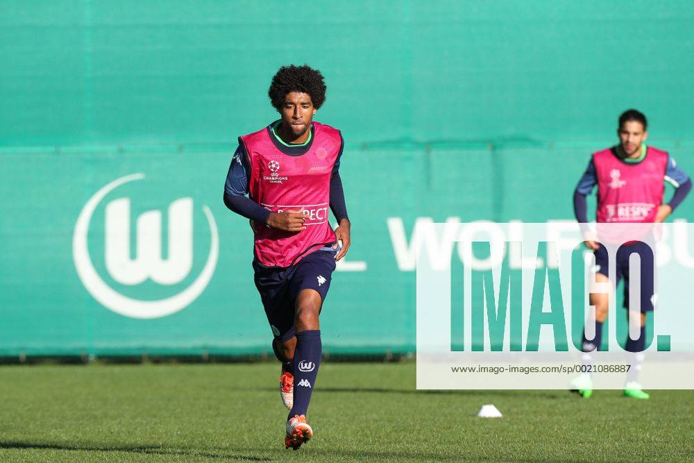 Dante (VfL Wolfsburg) - Champions League Gruppe B Saison 2015-2016 Abschlusstraining VfL Wolfsburg vs. ZSKA Moskau am VfL Center in Wolfsburg - Deutschland, Fussball, Mann,Männer