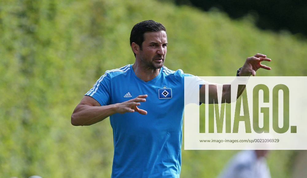 Sonntag 13.09.2015, Fussball, Herren, Regionalliga Nord, Saison 2015 16, Hamburger SV 2 - VfV Borussia 06 Hildesheim : U23-Trainer Joe Zinnbauer (Hamburger SV) DeFodi502